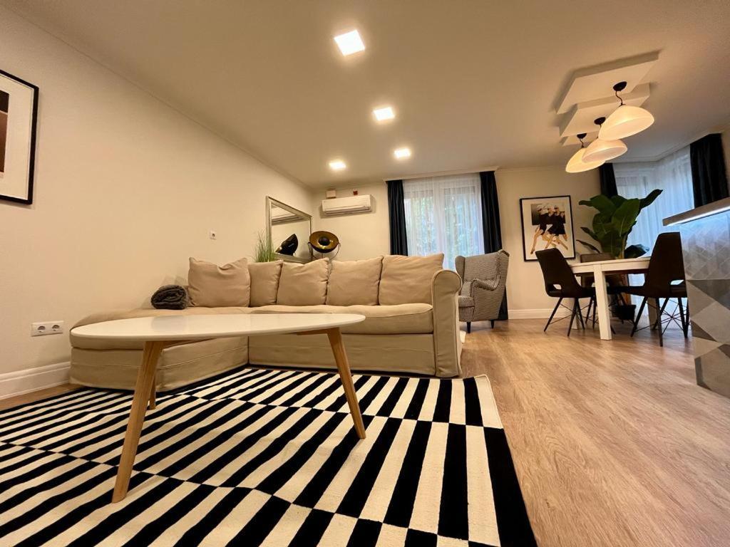 Ground Floor Park Bestern Szeged Ngoại thất bức ảnh